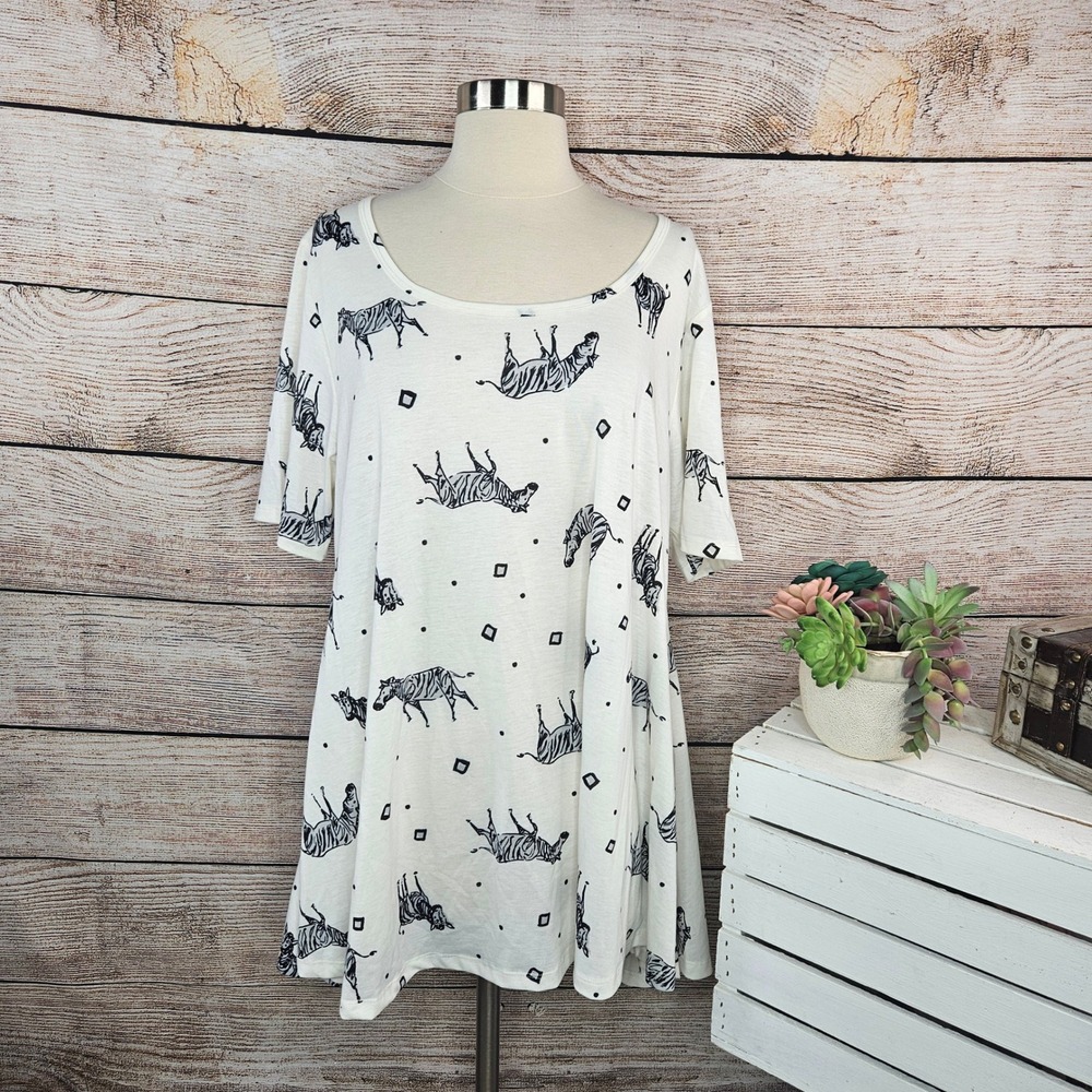 5/$25 LuLaRoe XL Tunic Top Zebra Print Scoop Neck White Casual Relaxed Fit